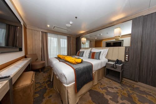 world explorer deluxe suite